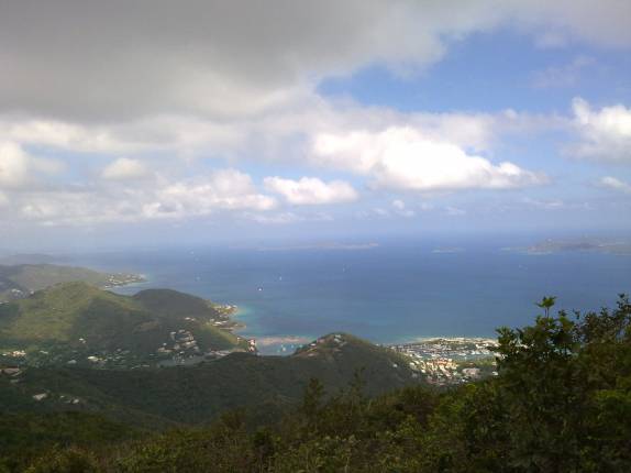 Vista de Tortola, em BVI, do alto das montanhas